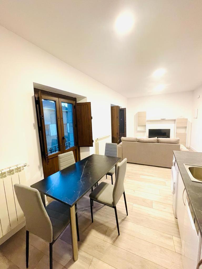 Apartamentos Rurales La Plaza 2 Duruelo de la Sierra Exterior foto